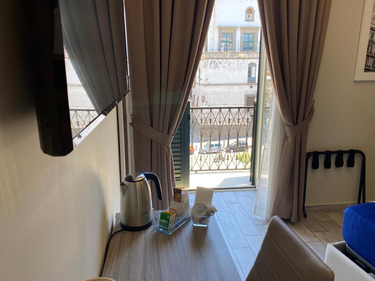 Napolitudine Couette-café Naples